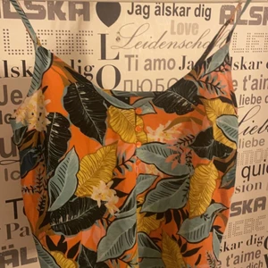 Ginatricot tröja  - Färgglatt linne från Gina, ställbara axelband.                          Köpare står för frakt 🤍