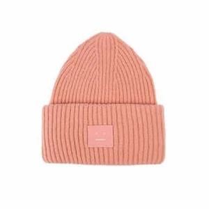 Acne mössa - Jätte fin rosa Acne mössa, köpt för 1200 men säljer för 500 plus frakt💗 Säljer den då den inte kommer till användning. Skriv privat för fler bilder.