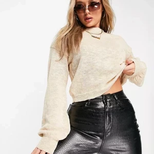 skit snygg tröja!!! - säljer denna tröja från missguided, nypris är 346 kr. använd några gånger och har väll nån lös tråd på axeln men annars bra skick❤️‍🔥 den är i strl m men ganska stor i storleken så skulle säga L.