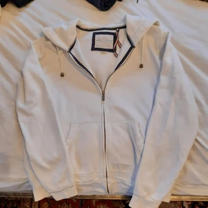 Vit kofta (Luva & Dragkedja), Strl L  - Vit huvtröja med dragkedja, Lindex 