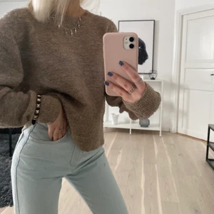 Tröja - Superfin beige tröja från H&M. Storlek XS men stor i storlek så passar även S. Köparen står för frakten🤍