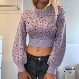 Ny Pull and bear tröja - Första bild lånad av användare @Alminaelise. Köp nu för 150kr om det är några frågor är det bara skriva. Tröjan är helt ny endast provad.