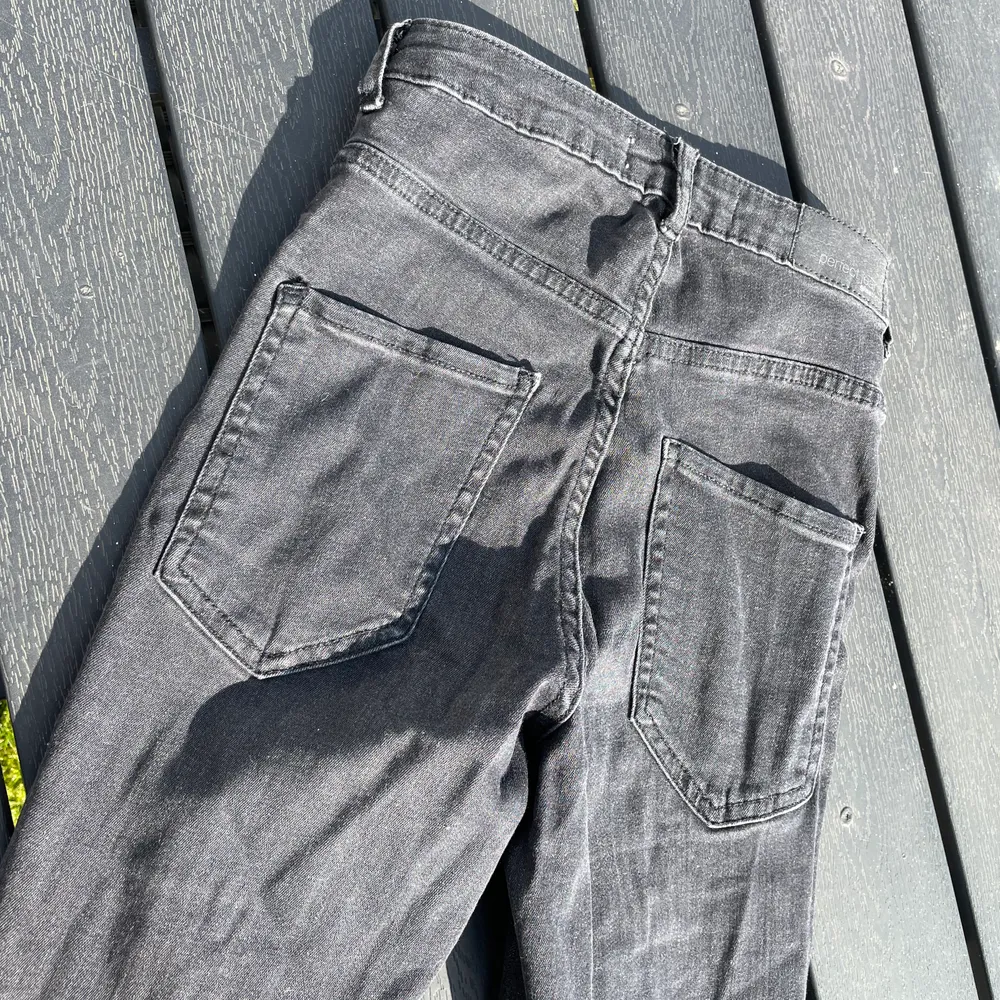 gråa molly jeans 💕 köparen står för frakten. Jeans & Byxor.