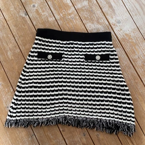 Kjol - Kjol från zara i storlek S. Helt oanvänd, passar en 36-40. 