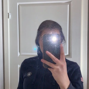 Sail racing hoodie - Jag säljer denna hoodie då den är för kort i armarna men älskar den! Den är i mycket bra skick och är väldigt snygg!