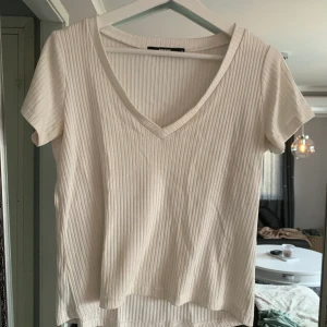 Tröja - Vit tröja köparen står för frskt