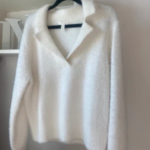 Super fin tröja❤️ - En super mjuk och fin tröja ifrån H&M som säljs för att den tyvärr inte kommer till användning❤️ Super fin passform och perfekt längd✨