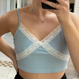 ljusblått linne 💙🤍💙 - supergulligt linne💙🤍 säljer pga av att jag inte får användning för det, knappt använt det ens🤍 