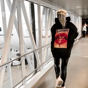 Playboy hoodie - Säljer min coola Playboy hoodie, aldrig använd storlek 34✨