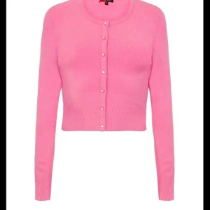 Hellbunny tröja - Mysig stickad tröja i en fin rosa färg från Hellbunny. Jag köpte den på Shock här i Göteborg men har inte använt den! Pris går att diskutera♥️