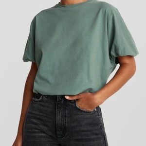 Finaste toppen!!! (SALE 50kr) - Säljer pga han inte byta storlek så säljer helt oanvänd för hälften av priset som jag köpte den för!!! Bjuder på frakten 💚 orinarie är 199kr men säljer för 100kr!