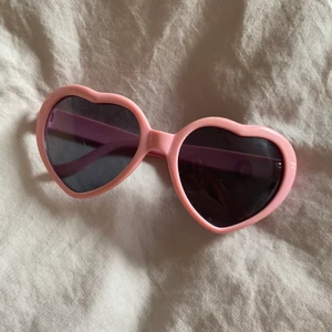 Solglasögon  - Använda fåtal gånger 