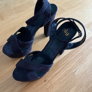 Svarta klackar - Svarta oanvända klackar 