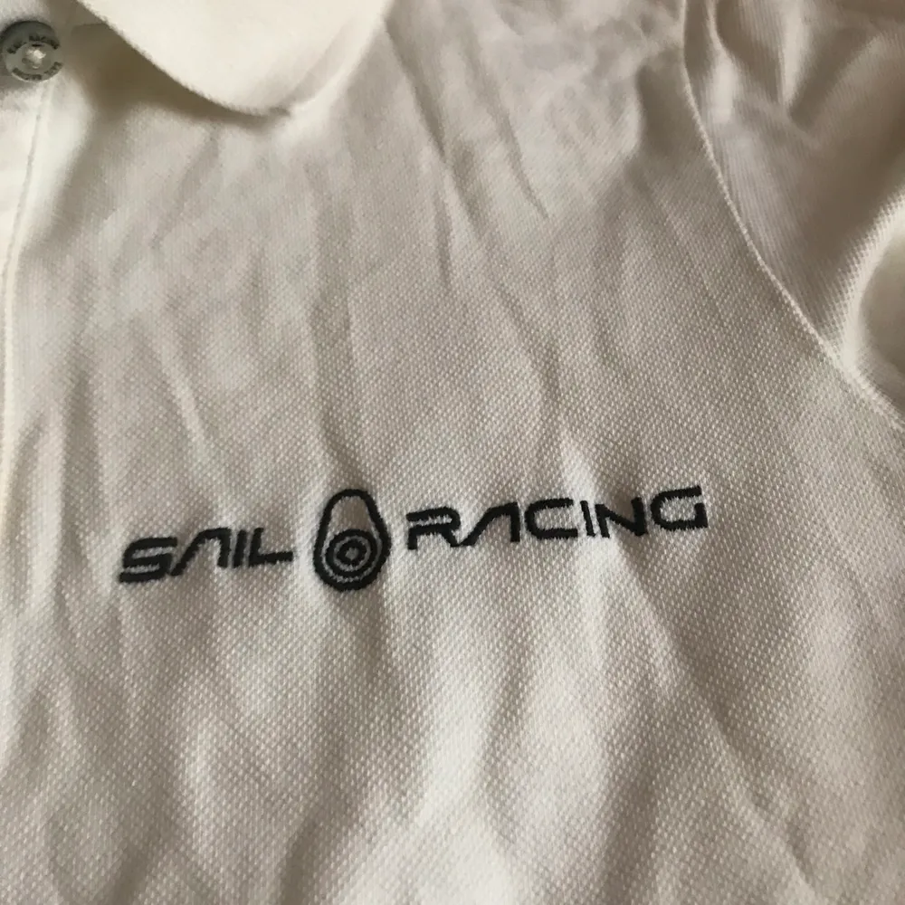 Säljer en pike tröja från sail racing, aldrig använd. Frakt tillkommer på 40kronor. T-shirts.