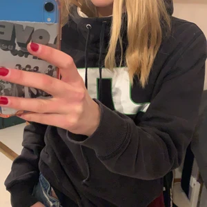 Hoodie - Hoodie från J Lindeberg🥰🥰 super snygg! 