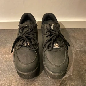 Buffalo platform  - Dessa är också ett par skor som bara ligger hemma och tar plats. Använder inte så mycket längre och vill gärna få bort dom😋💕