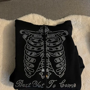 Best yet to come - Best yet to come hoodie, helt o använde säljer pga kommer inte till användning. Köp direkt för 599 frakt ingår