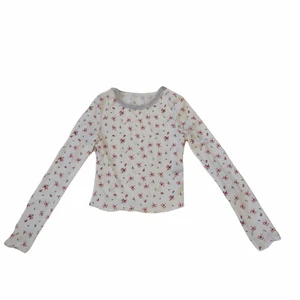 Blommig topp - Blommig tröja i fin kvalité🌸