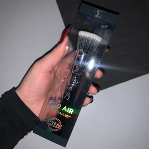 Sigma sminkpensel  - Säljer denna flat kabuki (F80 Air) i helt nytt skick. Lyxig och bra, fantastisk till flytande och krämprodukter! 