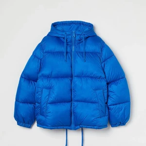 vinterjacka blå - En helt ny vinterjacka i nyskick flera frågor kommer privat, lägg gärna era bud i kommentarer😇 är i storlek M men passar mig som är S😇