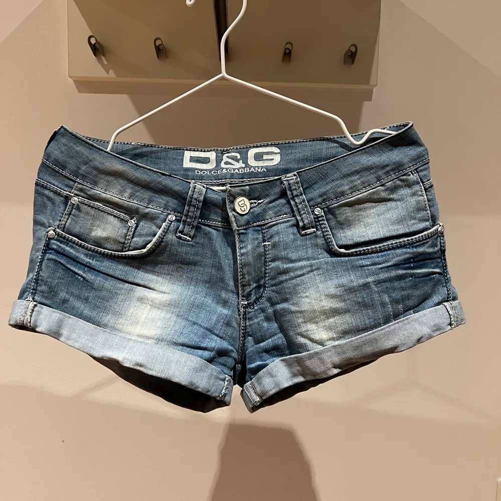 ”D&G” shorts i strl 36. Frakt priset baseras på vikten!. Shorts.