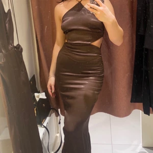 Klänning från gina - Köpt nyligen för 600kr. Storlek xs men passar mig som är s. Endast använd 1 gång så nyskick. Kan gå ner i pris vid snabb affär