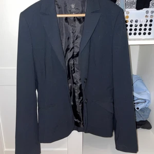 Svart blazer - Strl s, fin passform verkligen men någon för liten för mig:(