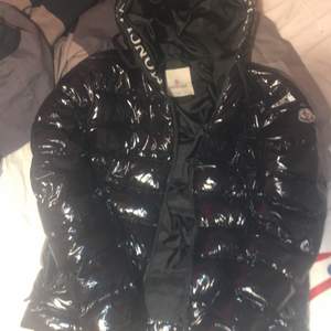 Moncler jacka en för mer info