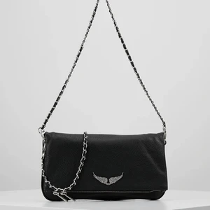 Zadig Väska säljes - Säljer nu min Zadig väska pga att den inte användslängre. Väskan är hel och fin men synligt använd på dragkedjor osv. Skickar ut bilder vid intresse. (Denna bild lånad från Zalando) 