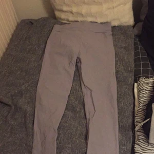 Byxor - Fina gråa byxor , hämtas i Eslöv