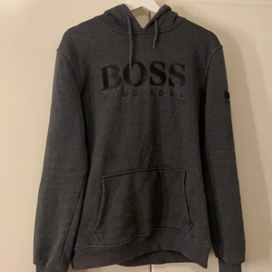 Hugo boss tröja - Köparen står för frakten om du vill att jag skickar den på posten