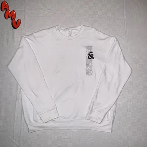 Vintage Sweatshirt  - Alpha Omega Sweatshirt.                                                       Size tag XL                                                                                Fits like L                                                                               Skick 10/10                                                                       Modellen är 185cm lång. Mer finns på sidan, skriv vid ytterligare frågor eller funderingar♻️🔌 Priser går alltid att diskuteras!