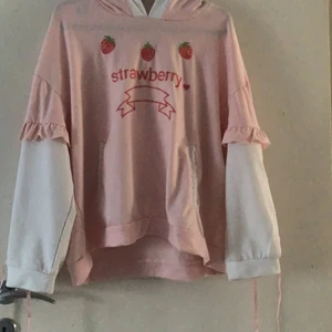 Kawaii tröja - Säljer den här supersöta hoodien i storlek s/xs för att den inte är min stil längre. Skriv för fler bilder eller ecentuella frågor💓