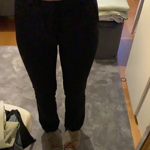 Bikbok byxa - Också en omtalad byxa från bikbok modellen Vilma, så skön och svin snygg! Tyvärr för små, men dom är otroligt snygga