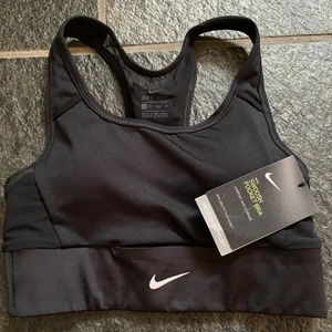 Oanvänd sportbehå - Helt oanvänd sportbh. Säljer för att den är för liten för mig.