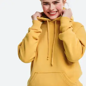 En gul hoodie från bikbok, använts en del så lite nopprig, går dock att ta bort, nypris 299 kr