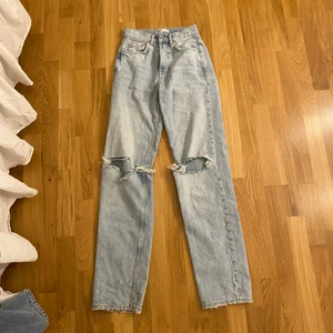 Blåa jeans - Blåa jeans från Gina 