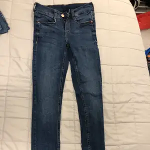 77th flea jeans storlek XS, nyskick, pris 120kr. Paketpris valfri 2st byxor/jeans för 200kr