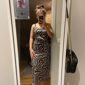 Klänning - En leopardig klänning som är jätte fin🧚🏽‍♀️kommer ej till användning men har bra skick och inget fel på den!❤️frakt:66kr❤️