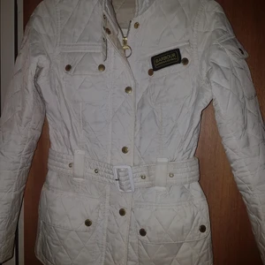 Jacka  - Vit halv tjock jacka 