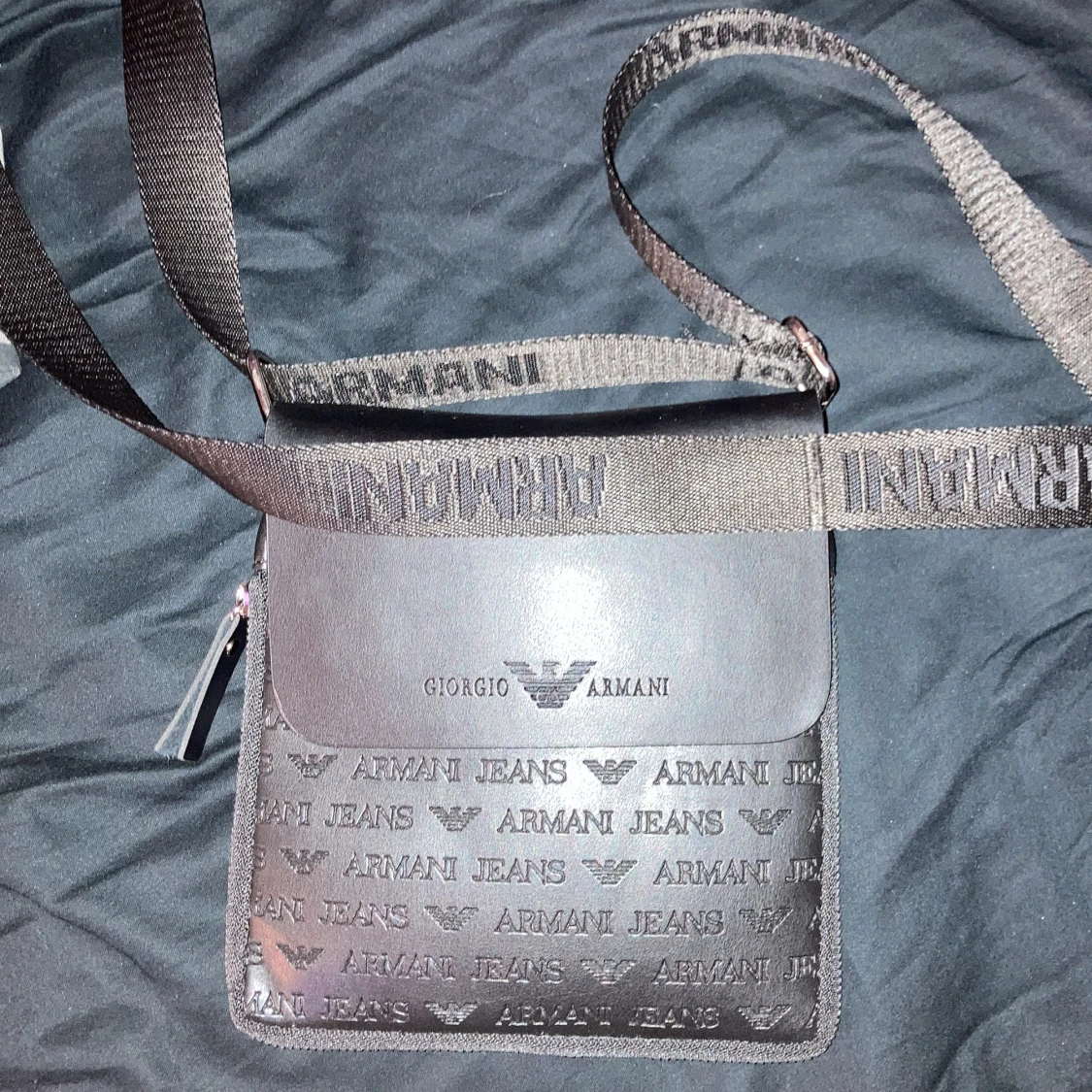 Armani väska