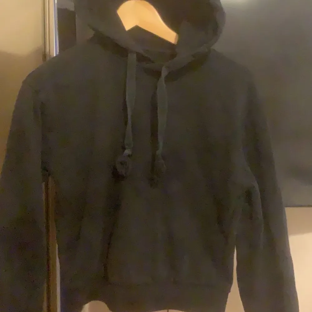 Skön Hoodie som jag inte längre använder . Tröjor & Koftor.