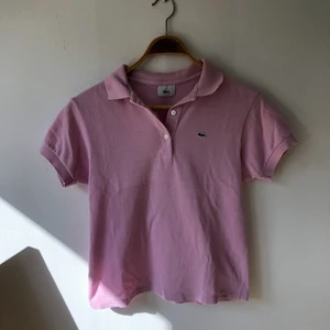 Lacoste piké - Klassisk piké från Lacoste. Fint skick. 
