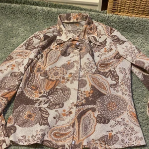 Snygg second-hand blus  - Snygg blus köpt second hand, står ej storlek men skulle säga att det är storlek M