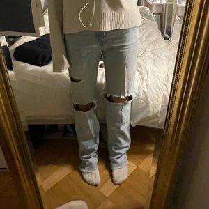 Zarajeans med hål - Trendiga zarajeans med hål 