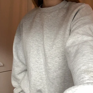 Sweatshirt - Sweatshirt från Gina Tricot som inte används. Inga defekter
