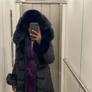 Fatima parka vinterjacka I storlek M  - Säljer min Fina Fatima parka för 1900kr i Storlek M den är använd ett fåtal gånger och är i så gott som ny säljer den pga viktuppgång annrs älskar jag den den passar även Storlek S 