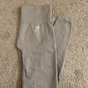 Gymshark tights - Helt nya gymshark tights som jag precis beställt, säljer då de var för små för mig, storlek xs 