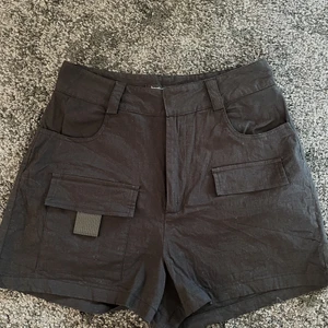 Shorts - Shorts jag köpte från Boohoo. Tunt och luftigt tyg. Väldigt sköna och användbara! Har haft dom en gång så dom är som nya!