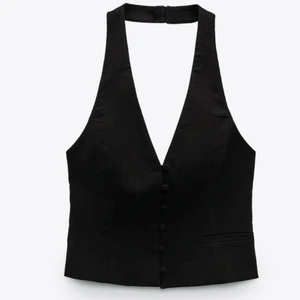 Halterneck  - Topp från zara som tyvärr blev för liten. Köparen står för frakten🥰